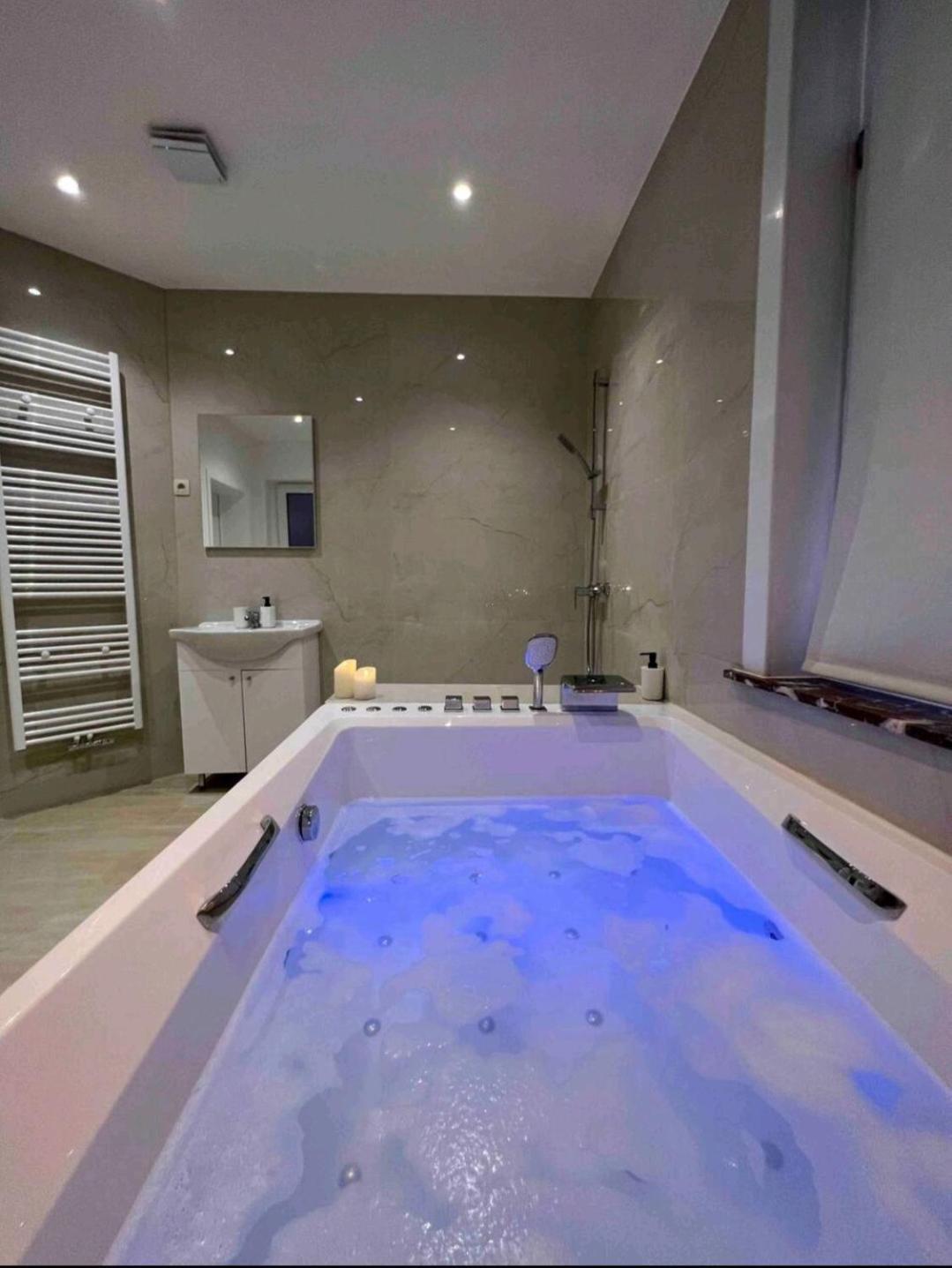 Sublime Appartement Calme Cosy & Jacuzzi بروكسل المظهر الخارجي الصورة